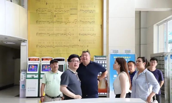 武汉耦合医学总经理陪同哈萨克斯坦KAZBIOTECH LLP集团总裁参观十堰市中医院