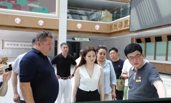 武汉耦合医学总经理陪同哈萨克斯坦KAZBIOTECH LLP集团总裁参观十堰市中医院