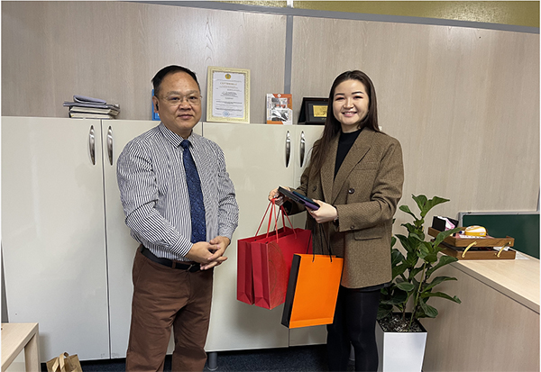 2024年，武汉耦合医学和中亚的小伙伴一起跨年！