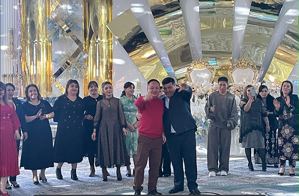 武汉耦合医学-与乌兹别克斯坦客户合影