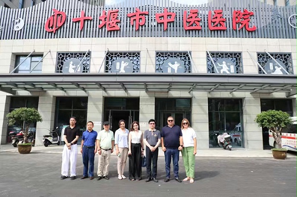 武汉耦合医学-与哈萨克斯坦客户合影